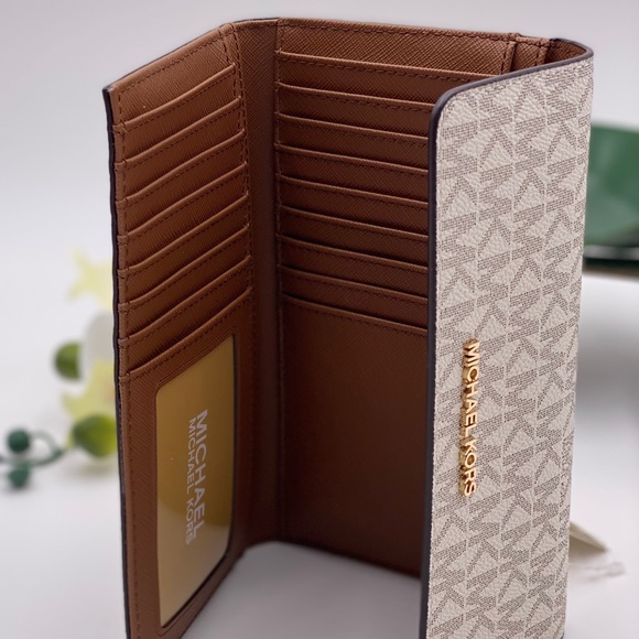 Michael Kors Trifold Wallet Vanilla - Picture 4 of 9